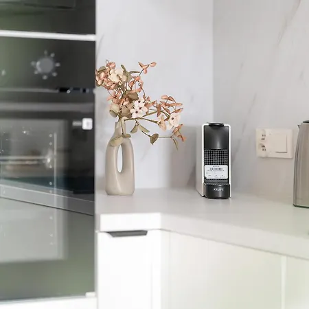 Przestronny Z 2 Sypialniami By Renters Appartement Poznań