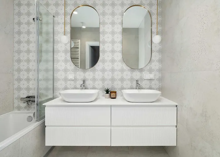 Przestronny Z 2 Sypialniami By Renters Appartement Poznań