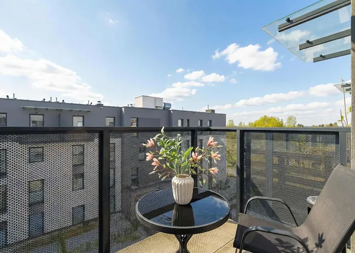 Przestronny Z 2 Sypialniami By Renters Appartement Poznań