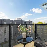 Przestronny Z 2 Sypialniami By Renters Daire Poznan