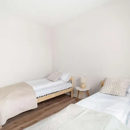 Przestronny Z 2 Sypialniami By Renters Apartament