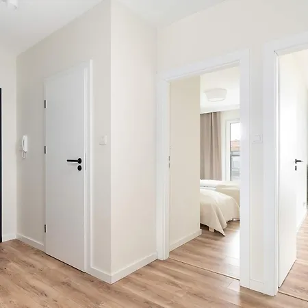 Przestronny Z 2 Sypialniami By Renters Apartament Poznań